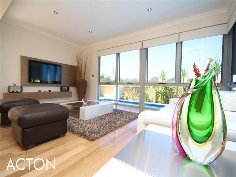 8 Houston Place, Mount Claremont WA 6010