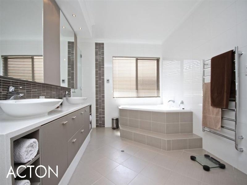 8 Houston Place, Mount Claremont WA 6010