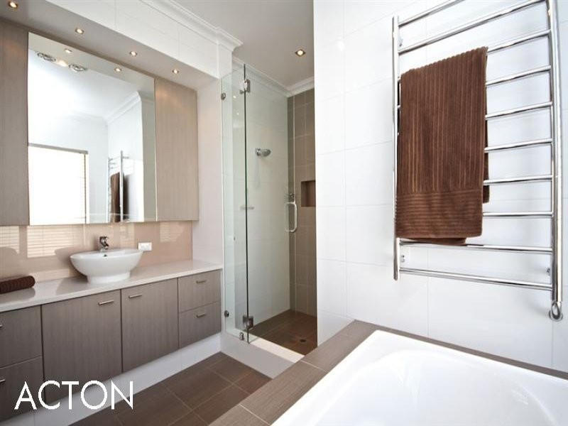 8 Houston Place, Mount Claremont WA 6010