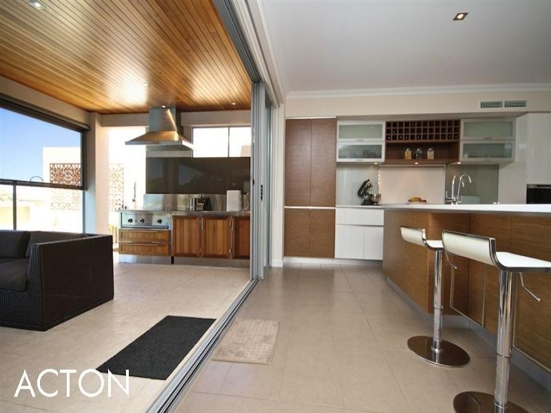 8 Houston Place, Mount Claremont WA 6010