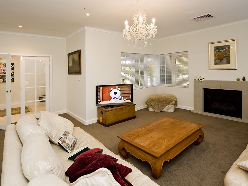 19 Neville Road, Dalkeith WA 6009