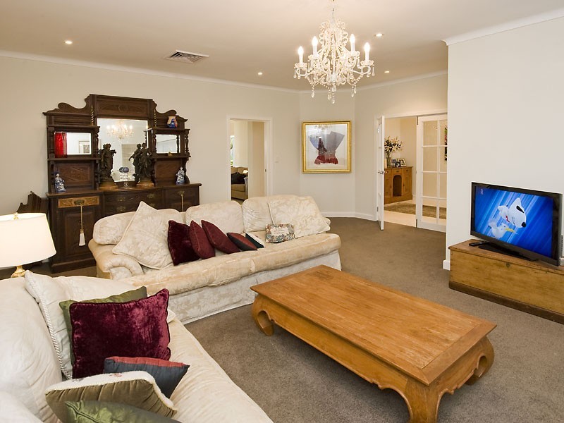 19 Neville Road, Dalkeith WA 6009