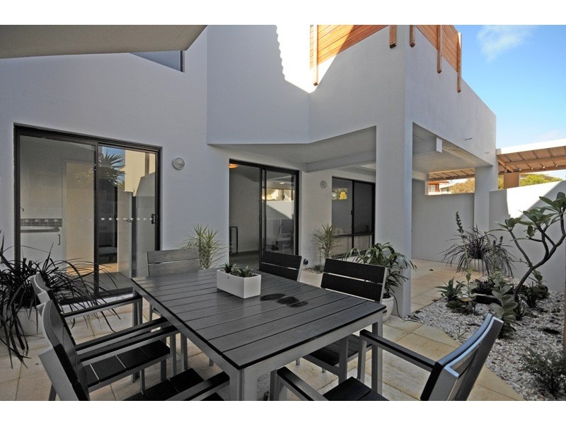 2/21 Avonmore Terrace, Cottesloe WA 6011