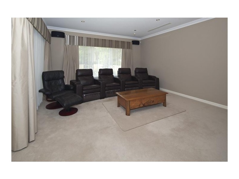 6 Sutcliffe Street, Dalkeith WA 6009