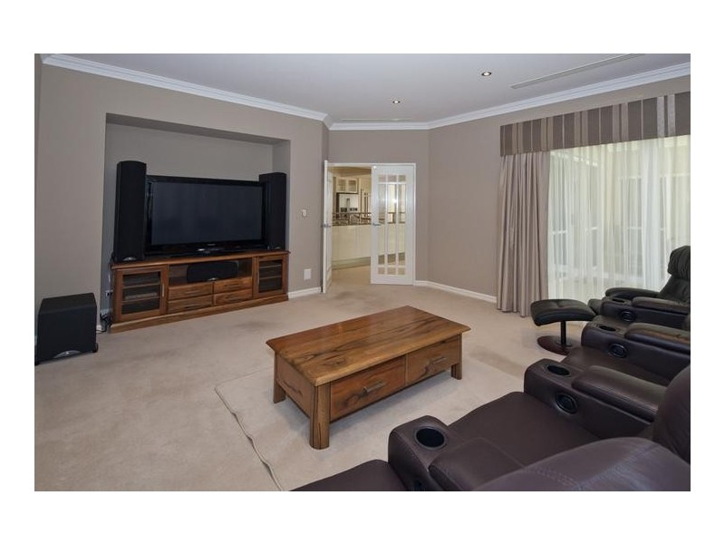 6 Sutcliffe Street, Dalkeith WA 6009