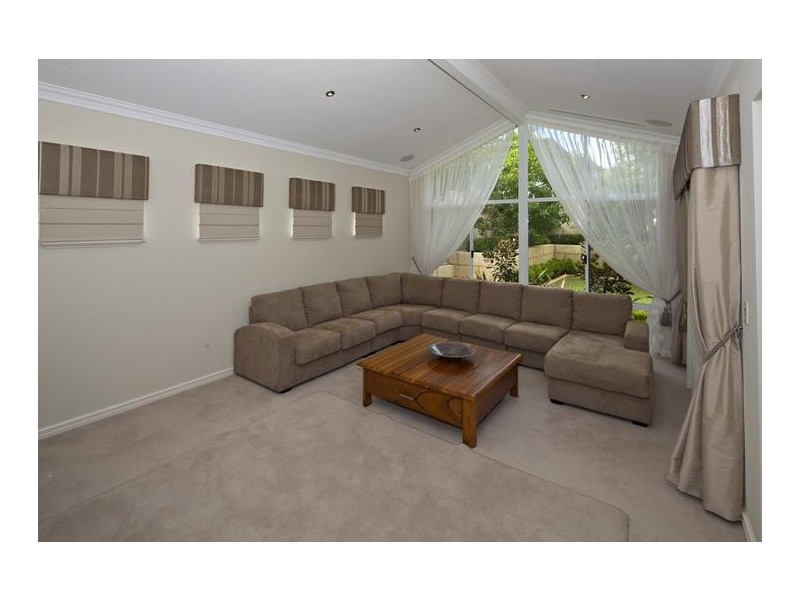 6 Sutcliffe Street, Dalkeith WA 6009