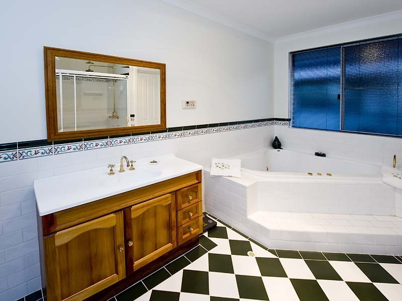 14 Bronzewing Loop, Wembley WA 6014