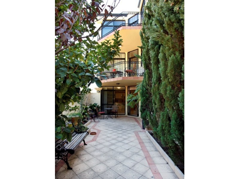 1/11 The Avenue, Crawley WA 6009