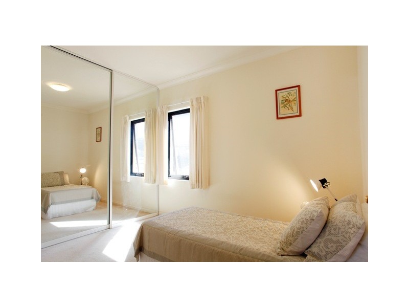 1/11 The Avenue, Crawley WA 6009