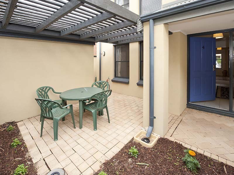 4/120 Broadway, Crawley WA 6009