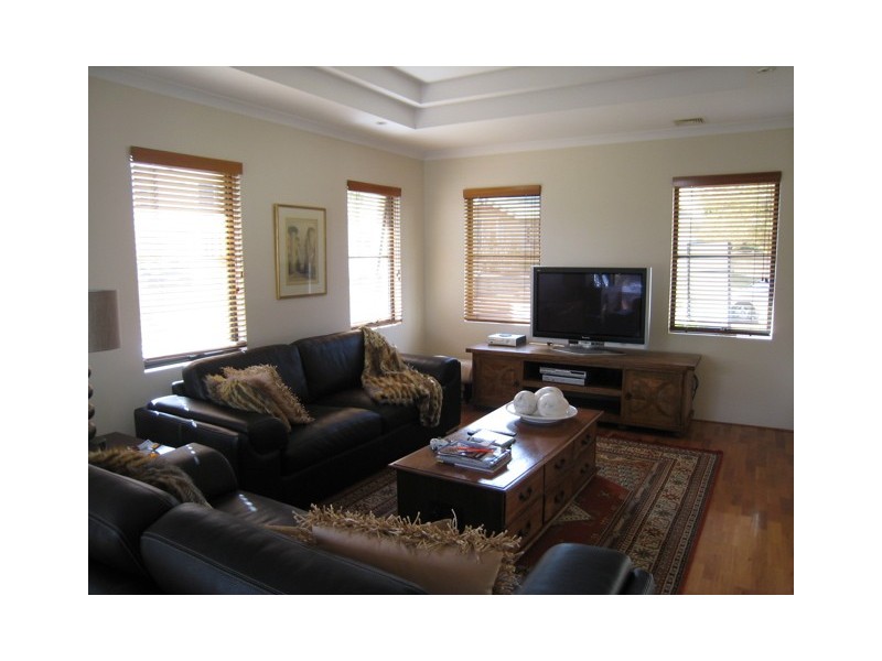 8 Greenberry Close, Mount Claremont WA 6010