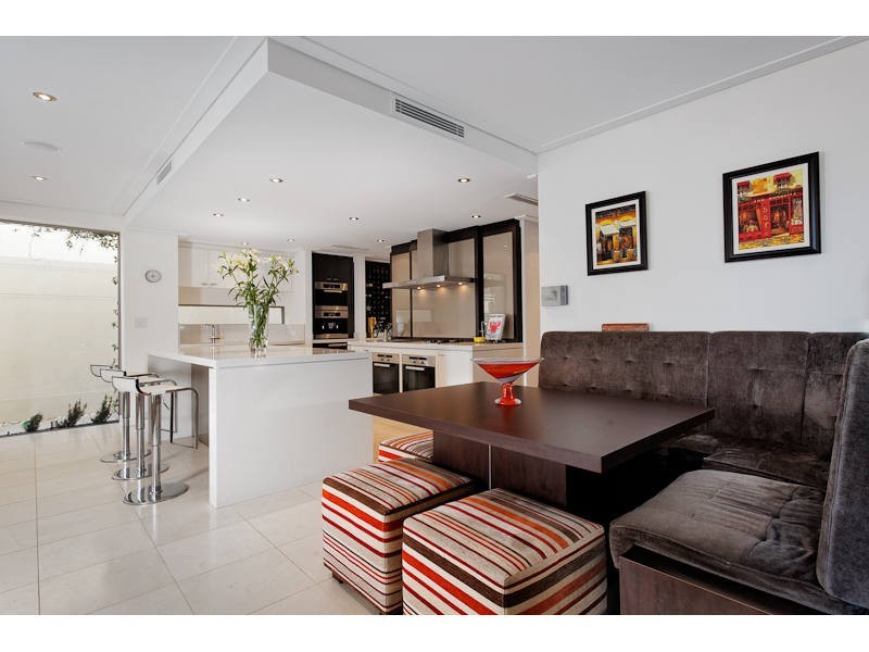 5 Houston Place, Mount Claremont WA 6010