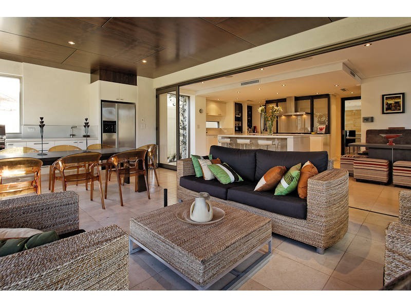 5 Houston Place, Mount Claremont WA 6010