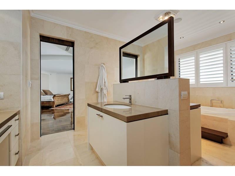 5 Houston Place, Mount Claremont WA 6010