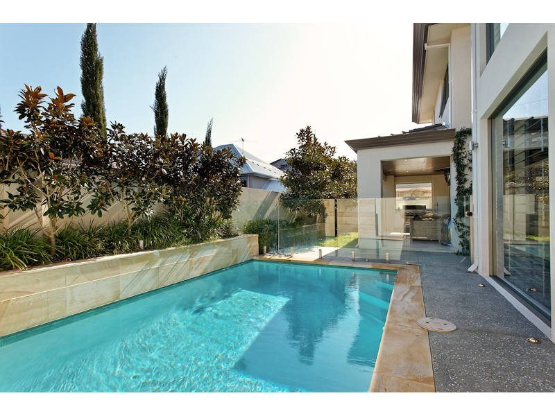 5 Houston Place, Mount Claremont WA 6010