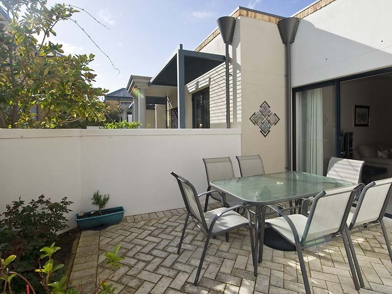 8/8 Bay Road, Claremont WA 6010