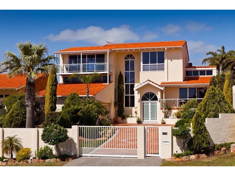 15 Kinkuna Way, City Beach WA 6015