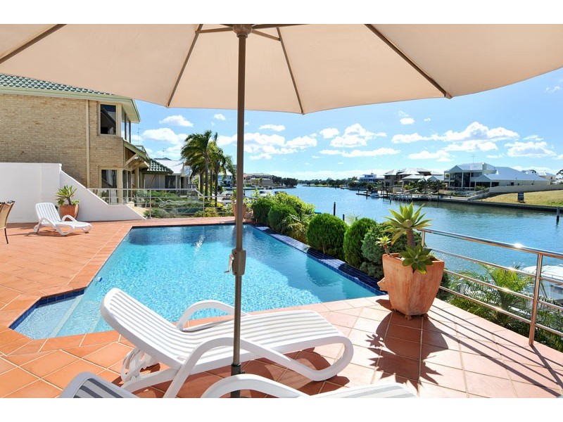 9 Cambria Island Retreat, Halls Head WA 6210
