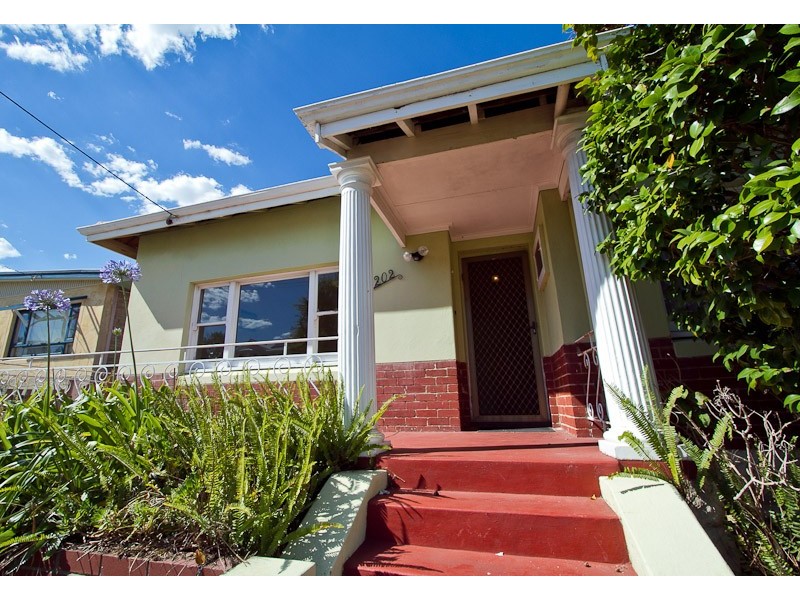 202 Ewen Street, Doubleview WA 6018