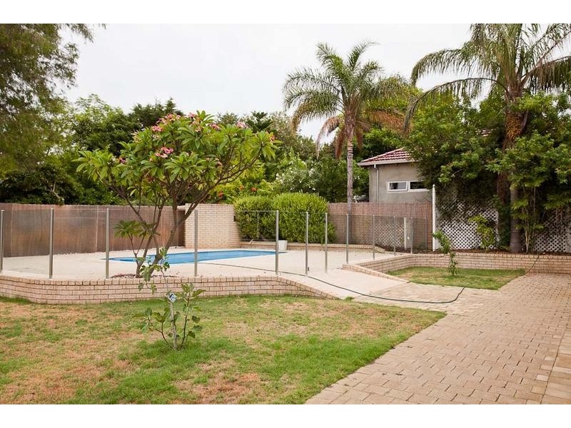 103 Dalkeith Road, Dalkeith WA 6009