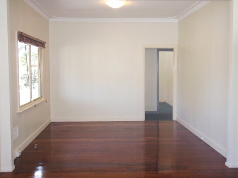 16 Butson Street, Hilton WA 6163