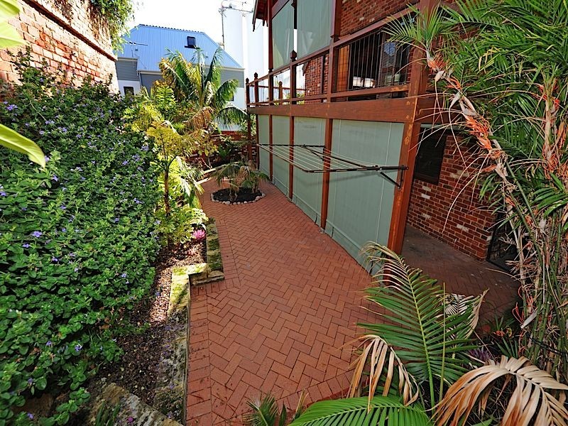 66 Thompson Road, North Fremantle WA 6159