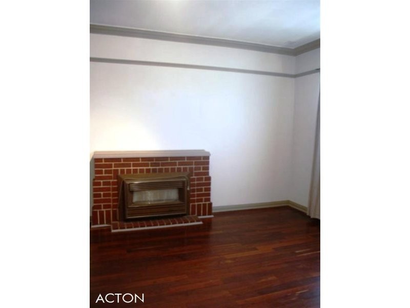 8 Parsons Road, Manning WA 6152