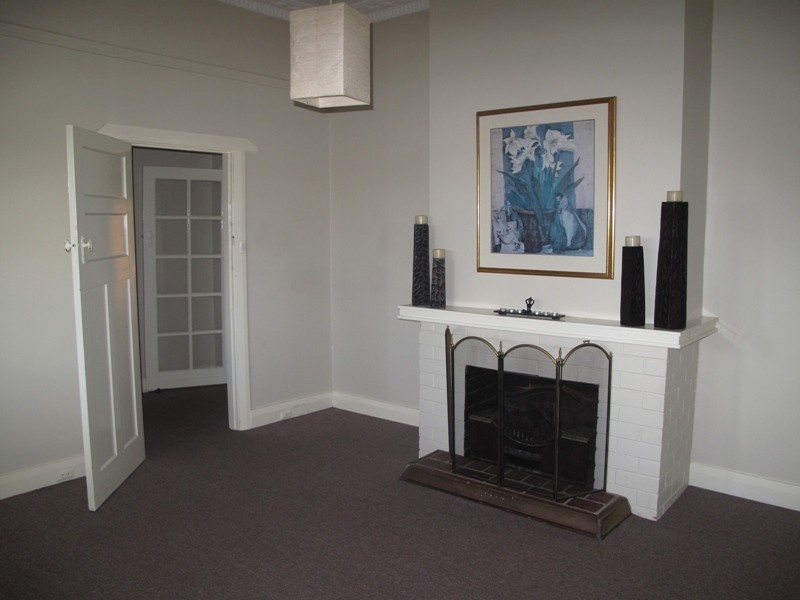 33 Eighth Road, Armadale WA 6112