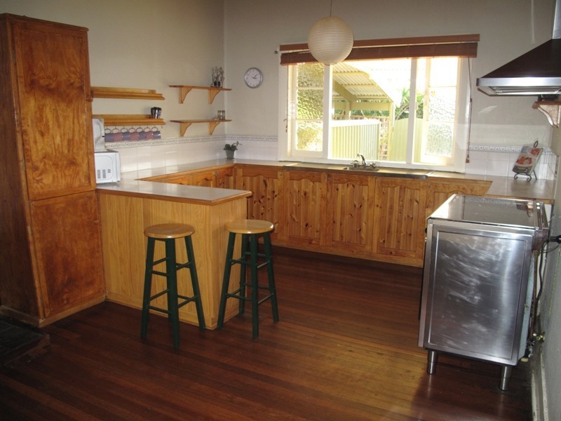 33 Eighth Road, Armadale WA 6112