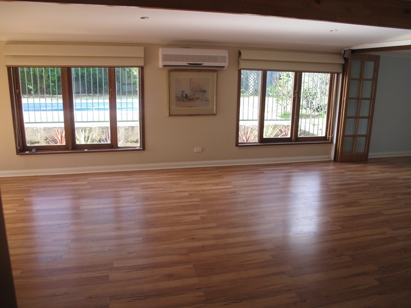 33 Eighth Road, Armadale WA 6112