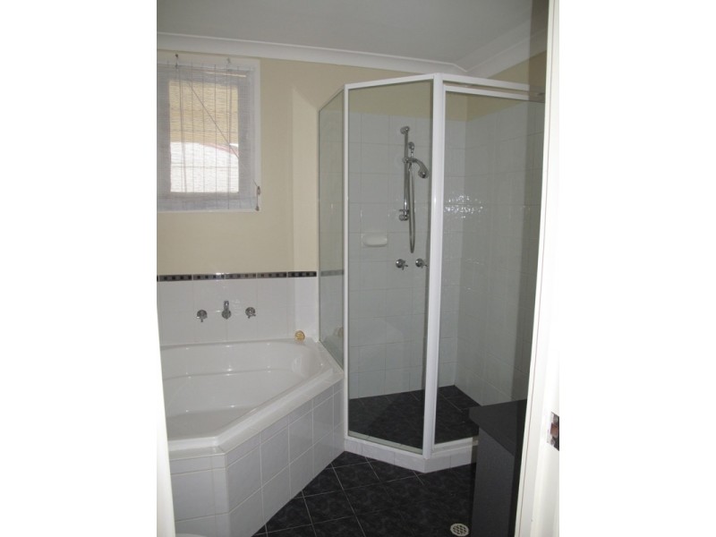 33 Eighth Road, Armadale WA 6112