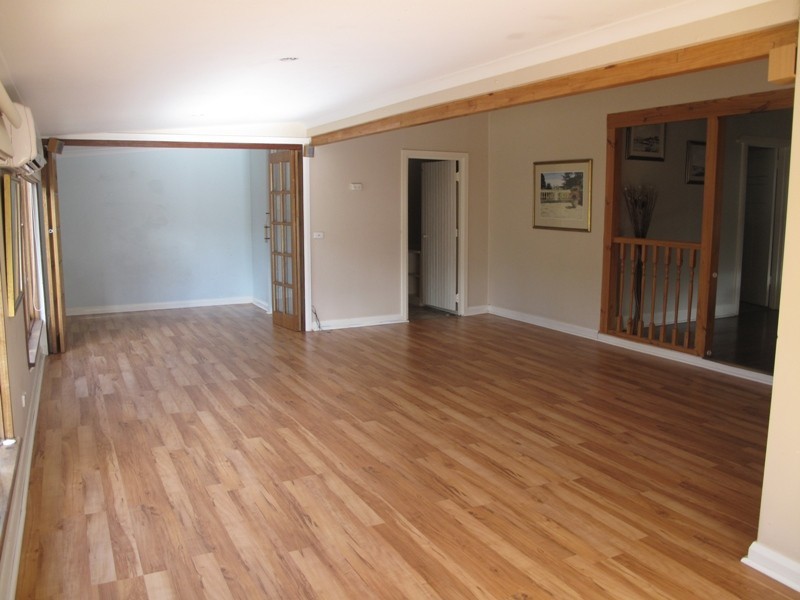 33 Eighth Road, Armadale WA 6112