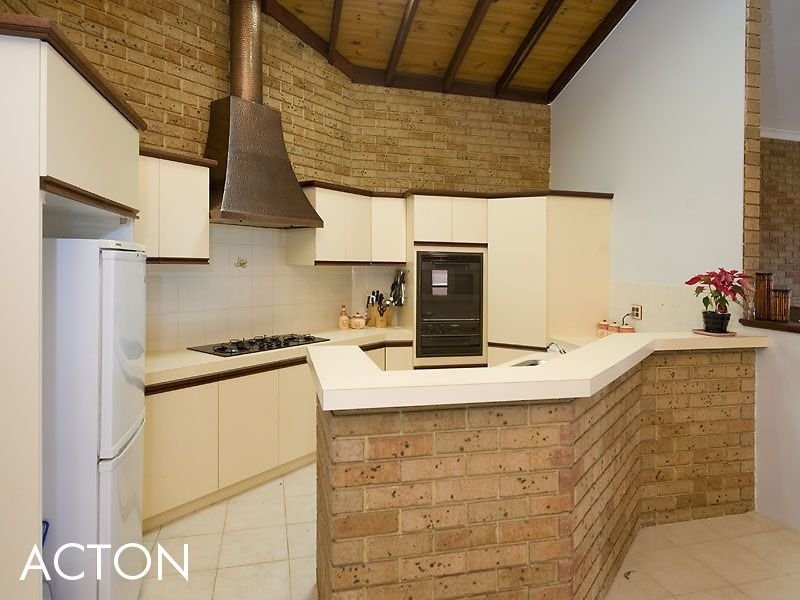 4 Hayman Court, Coogee WA 6166