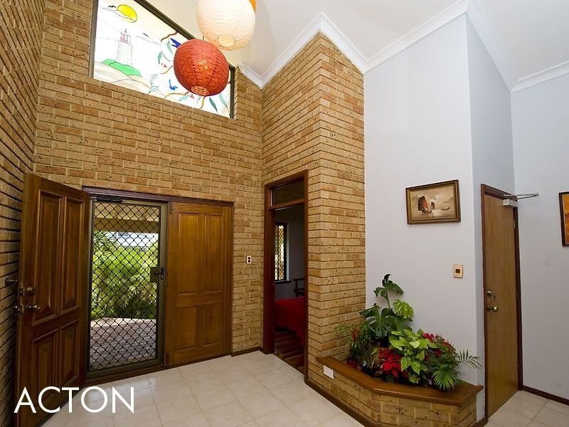 4 Hayman Court, Coogee WA 6166