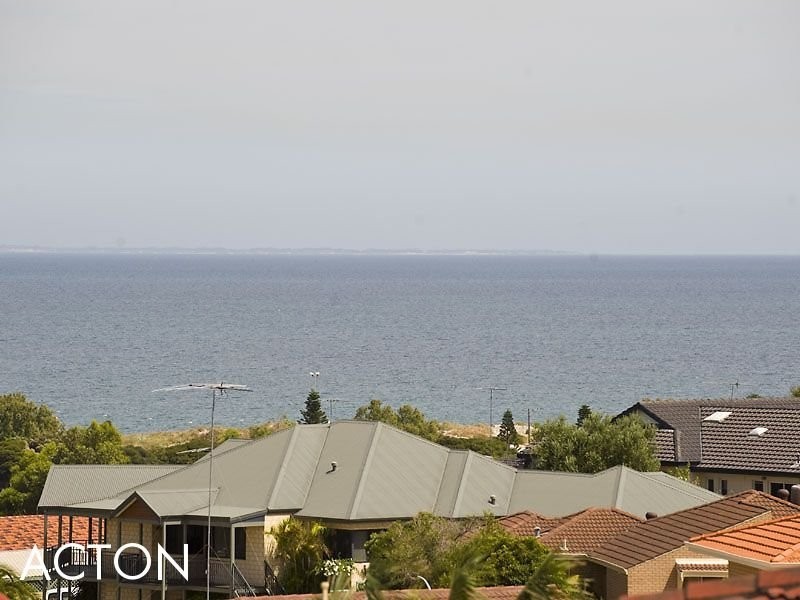 4 Hayman Court, Coogee WA 6166