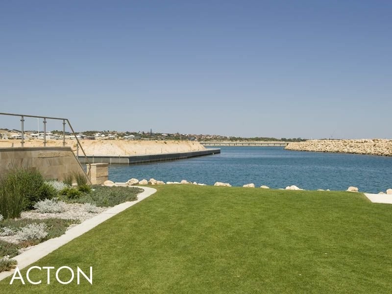 25 Chelydra Point, North Coogee WA 6163