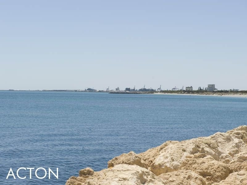 25 Chelydra Point, North Coogee WA 6163