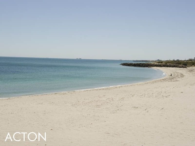 25 Chelydra Point, North Coogee WA 6163