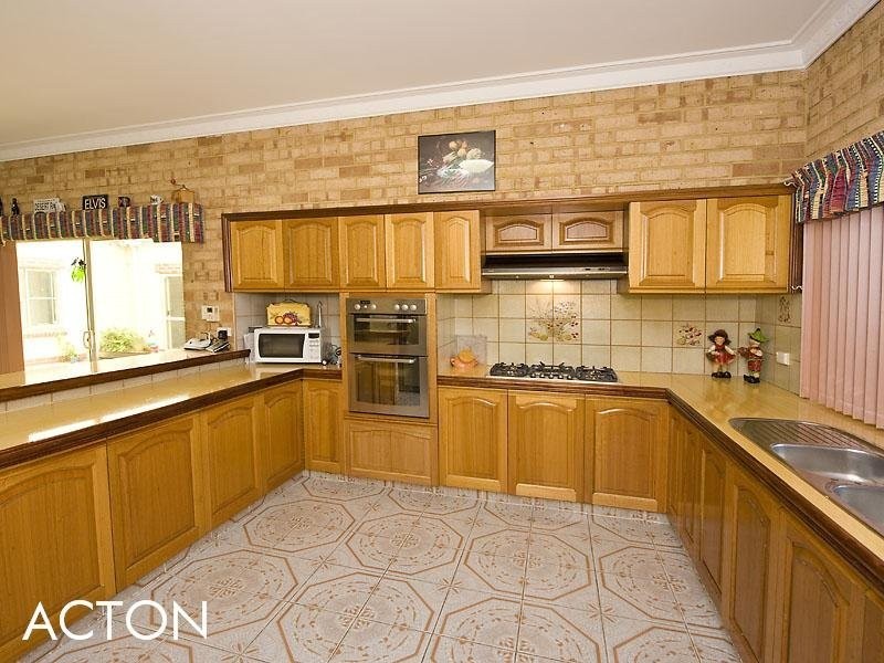 22 Wolfe Road, Oakford WA 6121