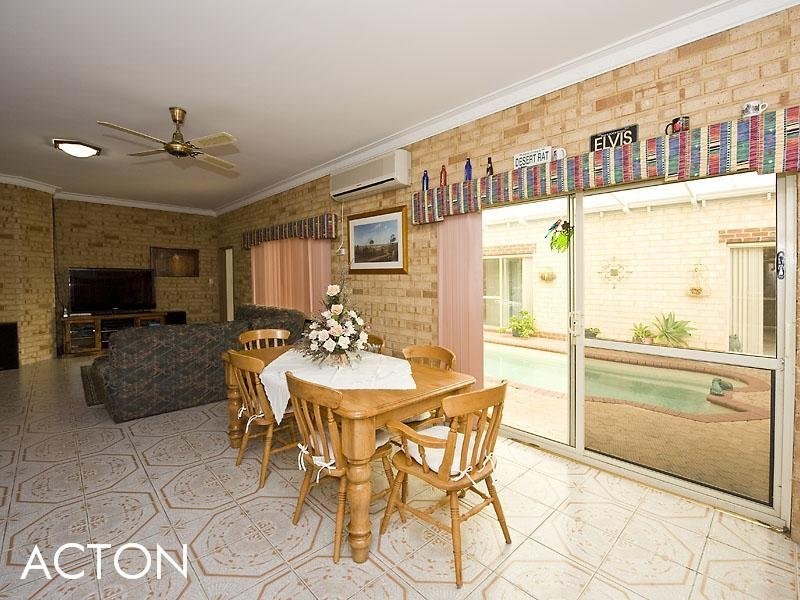 22 Wolfe Road, Oakford WA 6121