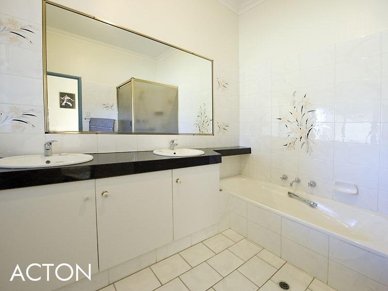 22 Wolfe Road, Oakford WA 6121