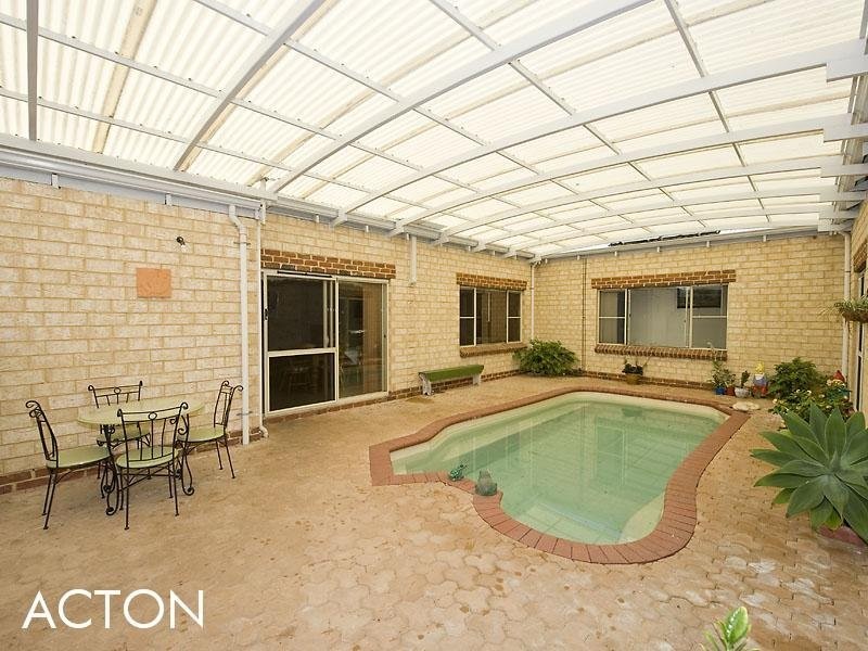 22 Wolfe Road, Oakford WA 6121