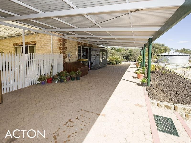22 Wolfe Road, Oakford WA 6121