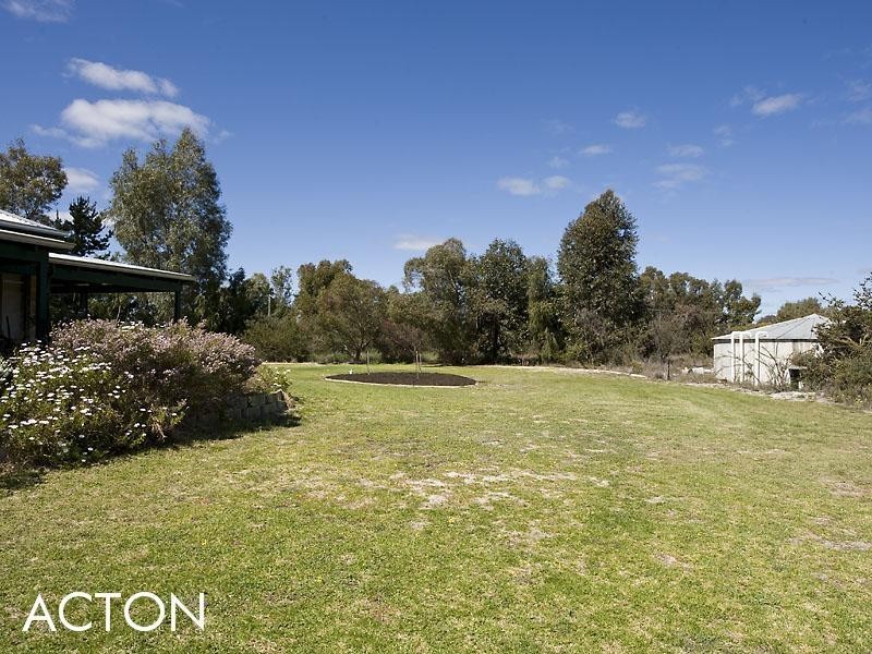 22 Wolfe Road, Oakford WA 6121