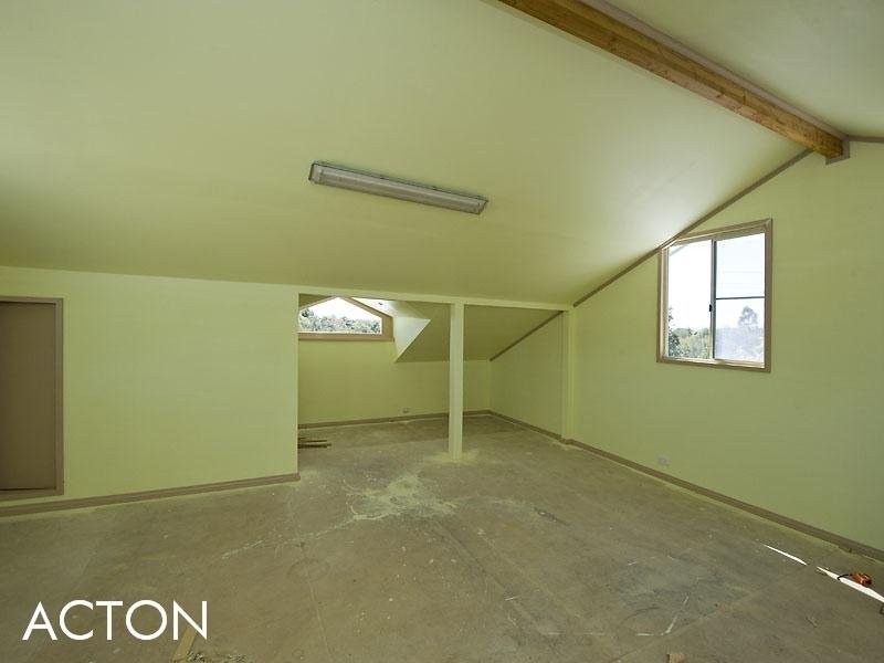 22 Wolfe Road, Oakford WA 6121