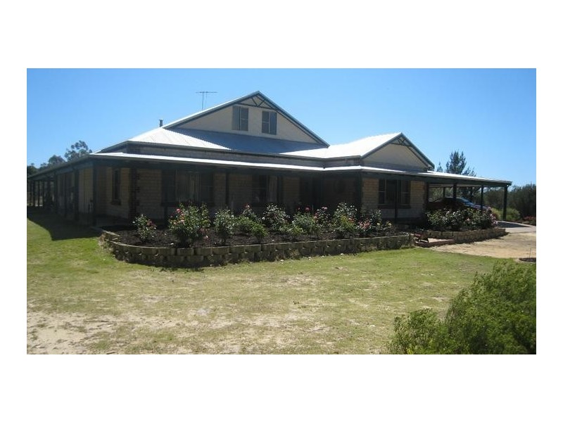 22 Wolfe Road, Oakford WA 6121