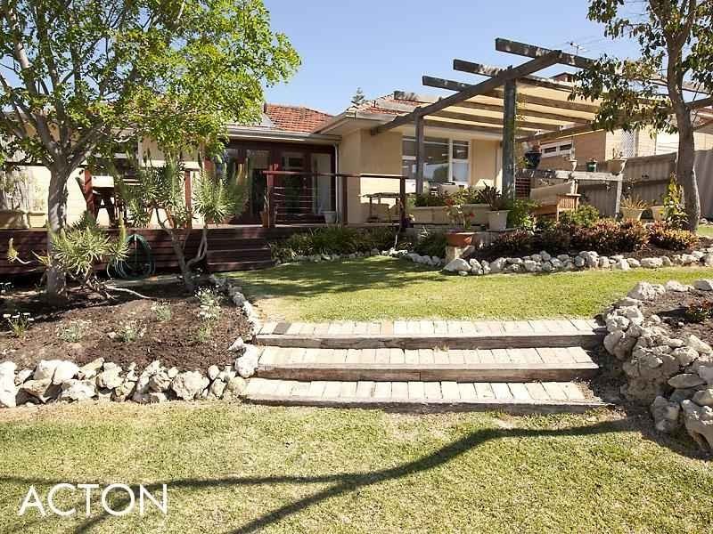 172 South Street, White Gum Valley WA 6162