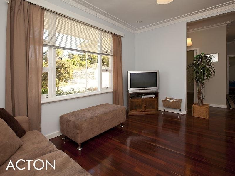 172 South Street, White Gum Valley WA 6162