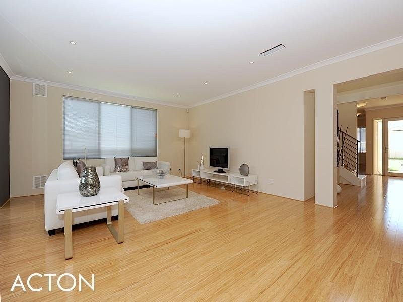 19 Long Street, Beaconsfield WA 6162