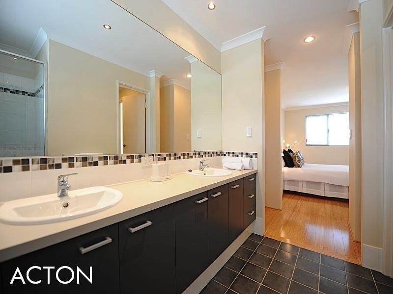 19 Long Street, Beaconsfield WA 6162